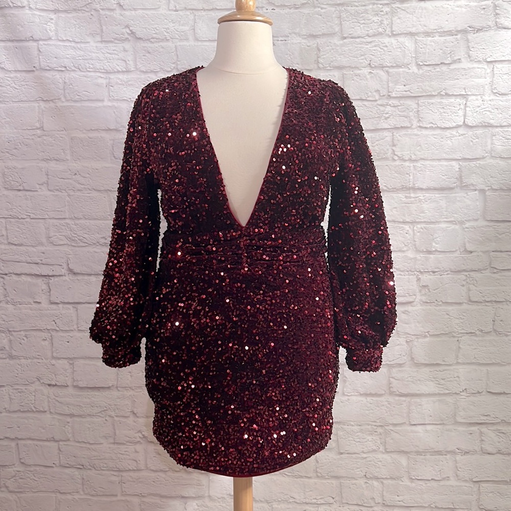Boohoo red velvet and sequin deep V dress size 16 - Picture 2 of 12